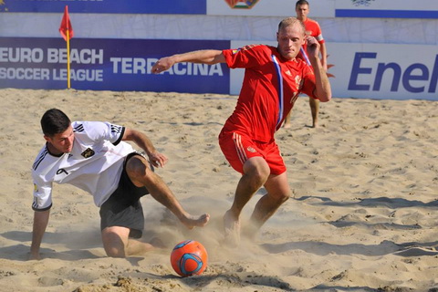 Украина стартует с разгрома голландцев, а Беларусь уступает португальцам...