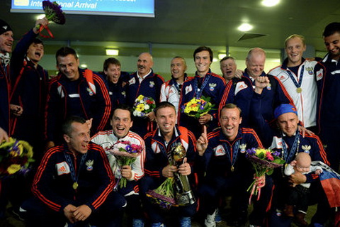 Сборная России прилетела в Москву после победы на чемпионате мира...