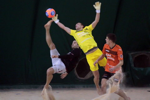 путь же в решающий матч "газетчиков" оказался более легким...