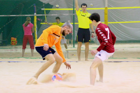 Пять голов Павла Козака приносят победу команде Сергея Ханова…