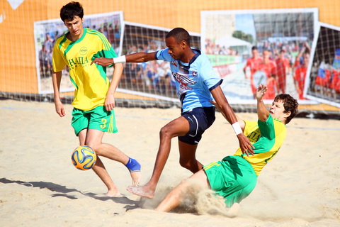 а "Стар Трэвел", потеряв двух вратарей, уступает "Звездам Динамо"...