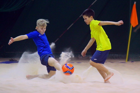 несмотря на сверхупорный характер воскресных поединков, турнирный расклад не изменился...