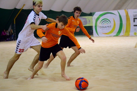 «оранжевые» с «красными» одержали победы в категории U-15…