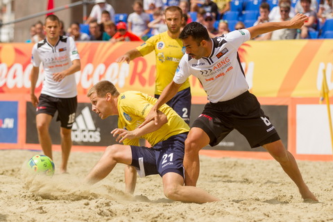 организованный "ЭЛМОНТ" берет верх над действующим чемпионом...