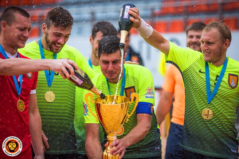 спустя семь лет "горожане" становятся чемпионами, вновь обыграв "Кристалл"...